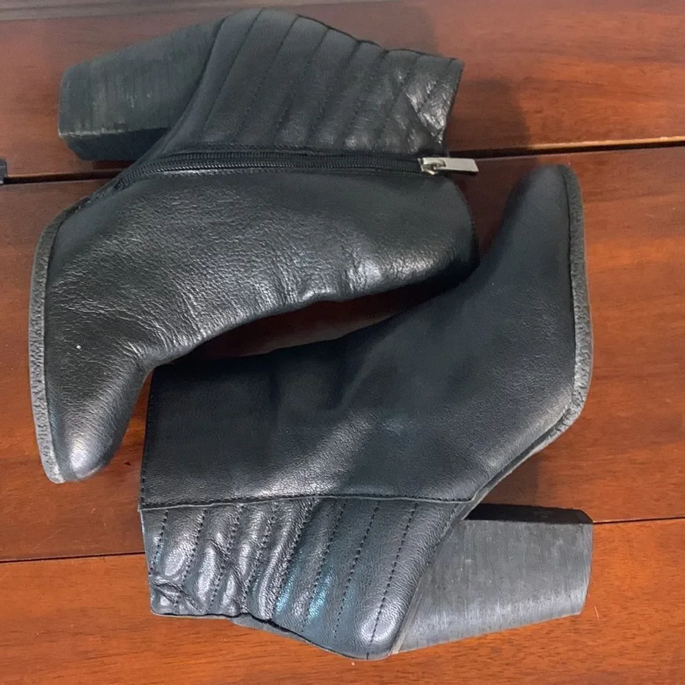 Vince Camuto black ankle booties size 8.5‎
